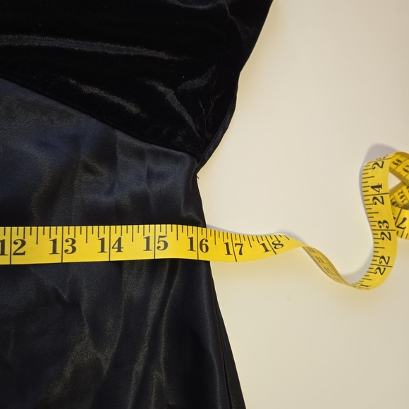 California Dynasty Vtg Black Velvet Satin Nightgown Size L Low Back Lingerie USA - Picture 8 of 9